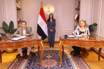 وزيرة التضامن الاجتماعي تشهد توقيع عقود تمويل لمشروعات متناهية الصغر بين صندوق دعم الصناعات الريفية والبيئية و 4 جمعيات أهلية وزيرة التضامن الاجتماعي تشهد توقيع عقود تمويل لمشروعات متناهية الصغر بين صندوق دعم الصناعات الريفية والبيئية و 4 جمعيات أهلية