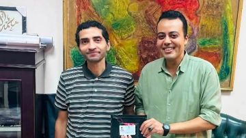 الصحفيين تسلم تأشيرة وبرنامج رحلة العمرة لعبدالرحمن مجدي موظف مشروع العلاج الصحفيين تسلم تأشيرة وبرنامج رحلة العمرة لعبدالرحمن مجدي موظف مشروع العلاج