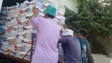 توزيع الكتب الدراسية على الادارات التعليمية والمدارس في أسيوط توزيع الكتب الدراسية على الادارات التعليمية والمدارس في أسيوط