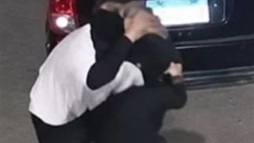 إلزام الطرف الآخر بدفع 100 ألف جنيه.. تفاصيل جلسة عرفية تنهي مشاجرة سيدة السوبلكس في القليوبية إلزام الطرف الآخر بدفع 100 ألف جنيه.. تفاصيل جلسة عرفية تنهي مشاجرة سيدة السوبلكس في القليوبية