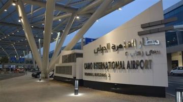 رئيس ميناء القاهرة الجوي يكرم عاملين لإنقاذ طفل بمطار القاهرة رئيس ميناء القاهرة الجوي يكرم عاملين لإنقاذ طفل بمطار القاهرة