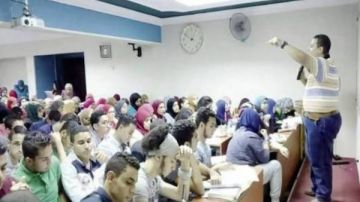 فجوة الأجور وكثافة الفصول.. برلمانية تكشف أسباب انتشار الدروس الخصوصية فجوة الأجور وكثافة الفصول.. برلمانية تكشف أسباب انتشار الدروس الخصوصية