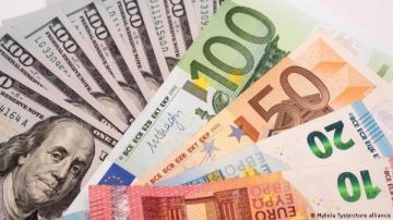 سعر العملات الأجنبية.. اليورو والدولار في البنوك الآن سعر العملات الأجنبية.. اليورو والدولار في البنوك الآن