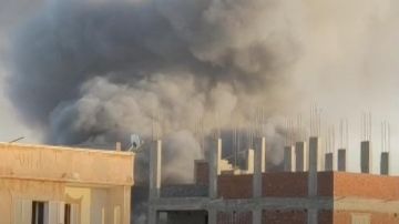 الحماية المدنية تواصل مكافحة حريق مصنع تنر بالإسكندرية بعد امتداده إلى مبنى مجاور الحماية المدنية تواصل مكافحة حريق مصنع تنر بالإسكندرية بعد امتداده إلى مبنى مجاور