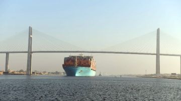 بحمولة 190ألف طن.. قناة السويس تشهد العبور الأول لسفينة الحاويات BANGKOK MAERSK بحمولة 190ألف طن.. قناة السويس تشهد العبور الأول لسفينة الحاويات BANGKOK MAERSK