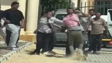 جامعة شرق بورسعيد الأهلية تفتح تحقيقا في فيديو الاعتداء على شاب أمام أسوار الجامعة جامعة شرق بورسعيد الأهلية تفتح تحقيقا في فيديو الاعتداء على شاب أمام أسوار الجامعة