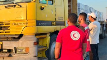 قافلة زاد العزة الـ261 تدخل إلى الفلسطينيين في قطاع غزة قافلة زاد العزة الـ261 تدخل إلى الفلسطينيين في قطاع غزة