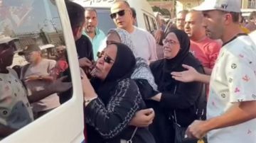 هتوحشني يا حبيبي .. والدة عمرو محمد علي تنهار في وداع نجلها الأخير هتوحشني يا حبيبي .. والدة عمرو محمد علي تنهار في وداع نجلها الأخير