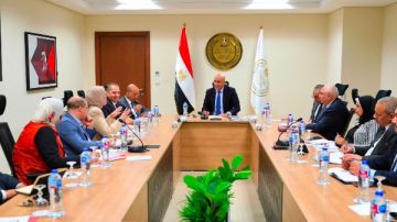 إحلال وتجديد نصف مليون مقعد قبل بداية العام الدراسي الجديد لرفع كفاءة وتجهيز المدارس إحلال وتجديد نصف مليون مقعد قبل بداية العام الدراسي الجديد لرفع كفاءة وتجهيز المدارس