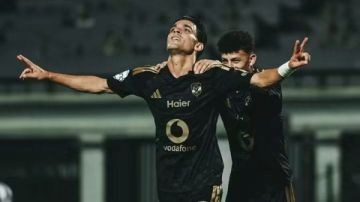 الأهلي يتقدم على زد بهدف أشرف بن شرقي في الشوط الأول .. شاهد الأهلي يتقدم على زد بهدف أشرف بن شرقي في الشوط الأول .. شاهد