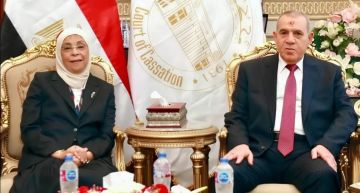 رئيسة النيابة الإدارية تهنئ رئيس محكمة النقض بمناسبة توليه مهام منصبه الرفيع رئيسة النيابة الإدارية تهنئ رئيس محكمة النقض بمناسبة توليه مهام منصبه الرفيع
