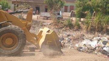 قنا.. رفع 36 طن مخلفات وتمهيد 5 كيلومترات طرق بنجع حمادى قنا.. رفع 36 طن مخلفات وتمهيد 5 كيلومترات طرق بنجع حمادى