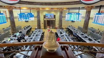 البورصة المصرية تختتم جلسة الاثنين على تباين.. والمصريون يتجهون للشراء البورصة المصرية تختتم جلسة الاثنين على تباين.. والمصريون يتجهون للشراء