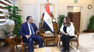 وزيرة التنمية المحلية والبيئة تتابع مع محافظ البحر الأحمر الموقف التنفيذي للمشروعات الخدمية والتنموية والخطة الاستثمارية وزيرة التنمية المحلية والبيئة تتابع مع محافظ البحر الأحمر الموقف التنفيذي للمشروعات الخدمية والتنموية والخطة الاستثمارية