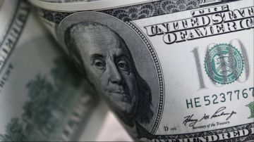 الدولار يخسر 5 جنيهات من القمة وهذا سعره الآن في البنوك الدولار يخسر 5 جنيهات من القمة وهذا سعره الآن في البنوك