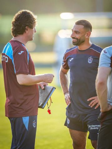 تفاصيل اللقاء الأول بين مدرب طرابزون سبور ومحمد صلاح (صور) تفاصيل اللقاء الأول بين مدرب طرابزون سبور ومحمد صلاح (صور)