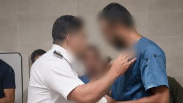 متقرفناش .. فيديو متداول لمشادة بين ضابط شرطة وطبيب في مستشفى بسوهاج متقرفناش .. فيديو متداول لمشادة بين ضابط شرطة وطبيب في مستشفى بسوهاج
