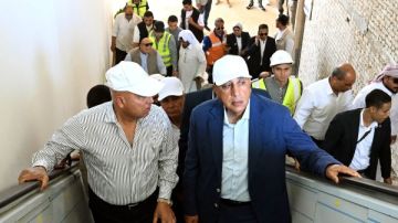 رئيس الوزراء يتفقد محطة القطار الكهربائي السريع في مطروح رئيس الوزراء يتفقد محطة القطار الكهربائي السريع في مطروح