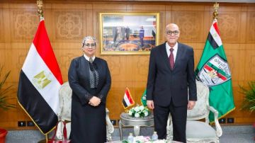 رئيسة المجلس القومي للمرأة تزور رئيس هيئة قضايا الدولة لتهنئته بتولي منصبه الجديد رئيسة المجلس القومي للمرأة تزور رئيس هيئة قضايا الدولة لتهنئته بتولي منصبه الجديد
