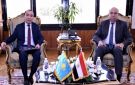 وزير الطيران يبحث مع سفير كازاخستان تعزيز الربط الجوي بين البلدين - eg