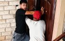 رجلي رجلي.. فيديو الدليفري المزيف المتداول محاولة اقتحام شقة سيدات أجانب - eg