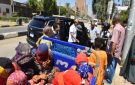 محافظ أسيوط يستوقف سيارة ربع نقل وتروسيكل محملين بالأطفال بمنفلوط ويوفر أتوبيسا لإعادتهم لمنازلهم