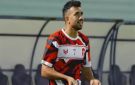 تريزيجيه يسجل هدفه الأول مع الرياض في شباك الشباب