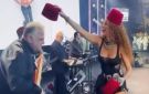 ميريام فارس توزع الطربوش على جمهورها وفرقتها