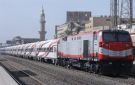 عطل مفاجئ يضرب قطار 976 بمحطة المنيا.. فصل العربة رقم 9 وتركيب بديلة - eg