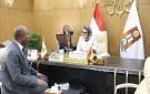 محافظ الوادي الجديد تستقبل مدير مديرية الشئون الصحية الجديد في أول يوم عمله - eg