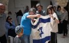 وصفه بالإرهاب.. سفير أمريكا المؤيد للمستوطنين يستهجن حصار الفلسطينيين في الضفة