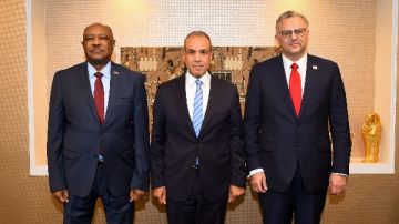 لقاء ثلاثي لبحث أزمة السودان.. وزير الخارجية يدعو لتكثيف جهود وقف النزاع لقاء ثلاثي لبحث أزمة السودان.. وزير الخارجية يدعو لتكثيف جهود وقف النزاع