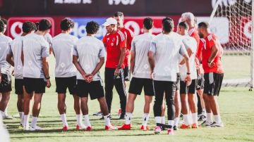 محمد فارس يفتح النار على مروجي دوري المعجزة في الزمالك محمد فارس يفتح النار على مروجي دوري المعجزة في الزمالك