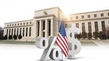 المؤشر تجاوز 100 نقطة.. قفزة في الدولار بعد رفع الفيدرالي الأمريكي أسعار الفائدة المؤشر تجاوز 100 نقطة.. قفزة في الدولار بعد رفع الفيدرالي الأمريكي أسعار الفائدة