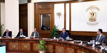 مدبولي يناقش عددا من محاور العمل الاقتصادية للفترة المقبلة مدبولي يناقش عددا من محاور العمل الاقتصادية للفترة المقبلة