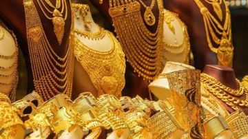 رغم الارتفاع العالمي.. الركود يجبر الذهب محليا على التراجع رغم الارتفاع العالمي.. الركود يجبر الذهب محليا على التراجع