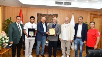 محافظ الفيوم يكرم عبد الرحمن يونس بطل رفع الاثقال بعد إنجازات عالمية وتحطيم أرقام قياسية محافظ الفيوم يكرم عبد الرحمن يونس بطل رفع الاثقال بعد إنجازات عالمية وتحطيم أرقام قياسية