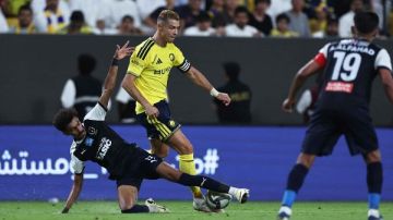 التعادل يحسم مواجهة الخليج والنصر في الدوري السعودي