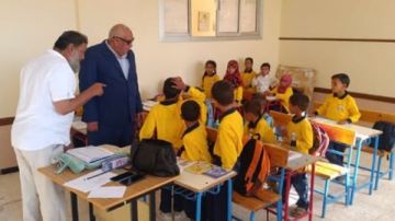 جولة ميدانية مفاجئة.. محافظ مطروح يتفقد مدرسة أبو مرزوق ببراني ويحفز التلاميذ جولة ميدانية مفاجئة.. محافظ مطروح يتفقد مدرسة أبو مرزوق ببراني ويحفز التلاميذ
