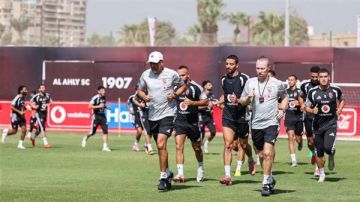 الأهلي يستأنف تدريباته بالتتش استعدادا للمرحلة المقبلة الأهلي يستأنف تدريباته بالتتش استعدادا للمرحلة المقبلة