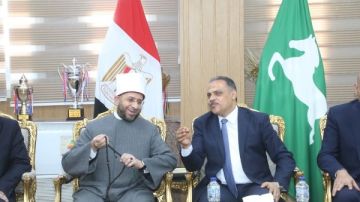 احتفالا بعيدها القومي الـ145.. محافظ الشرقية يستقبل وزير الأوقاف احتفالا بعيدها القومي الـ145.. محافظ الشرقية يستقبل وزير الأوقاف