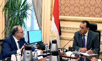رئيس الوزراء يلتقي رئيس هيئة الدواء المصرية لمتابعة عدد من ملفات عمل الهيئة رئيس الوزراء يلتقي رئيس هيئة الدواء المصرية لمتابعة عدد من ملفات عمل الهيئة