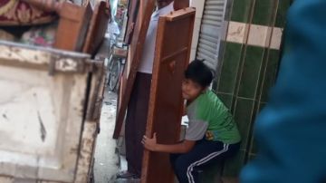 بعد تسليمها العقد.. محافظ القليوبية يتابع تجهيز شقة سيدة ترعى 7 أطفال بعد تسليمها العقد.. محافظ القليوبية يتابع تجهيز شقة سيدة ترعى 7 أطفال