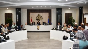محافظ أسوان يدعو المواطنين اإستثمار فرصة تقنين أراضى الدولة