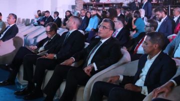 محافظ البحر الأحمر و3 وزراء في قمة ريادة الأعمال بالجونة محافظ البحر الأحمر و3 وزراء في قمة ريادة الأعمال بالجونة