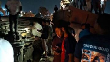 خروج جرار وعربتين ومعدات ثقيلة لإعادة الحركة.. القصة الكاملة لحادث تصادم قطاري بضائع بالعياط خروج جرار وعربتين ومعدات ثقيلة لإعادة الحركة.. القصة الكاملة لحادث تصادم قطاري بضائع بالعياط
