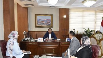 محافظ بورسعيد يلتقي مدير المديرية المالية لمتابعة مستجدات العمل محافظ بورسعيد يلتقي مدير المديرية المالية لمتابعة مستجدات العمل