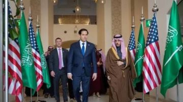 وزيرا خارجية السعودية والولايات المتحدة يبحثان أمن الملاحة والتطورات في اليمن وزيرا خارجية السعودية والولايات المتحدة يبحثان أمن الملاحة والتطورات في اليمن