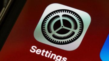 أبل تسد ثغرة خطيرة في iOS 26.. تحديث مهم لمن لا يريدون الترقية إلى iOS 27 أبل تسد ثغرة خطيرة في iOS 26.. تحديث مهم لمن لا يريدون الترقية إلى iOS 27