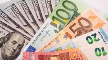 بدون تغيير .. سعر العملات الأجنبية الدولار واليورو الآن بدون تغيير .. سعر العملات الأجنبية الدولار واليورو الآن